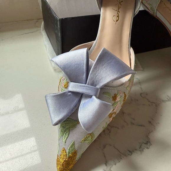 XYD Light Blue Satin Floral Printed Bow Kitten Heels - Picture 3 of 5